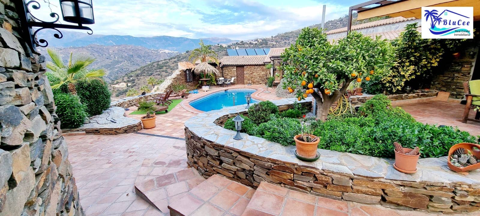 6 soveværelse Finca/Landehus til salg i Sayalonga med swimmingpool garage - € 890.000 (Ref: 8878836)