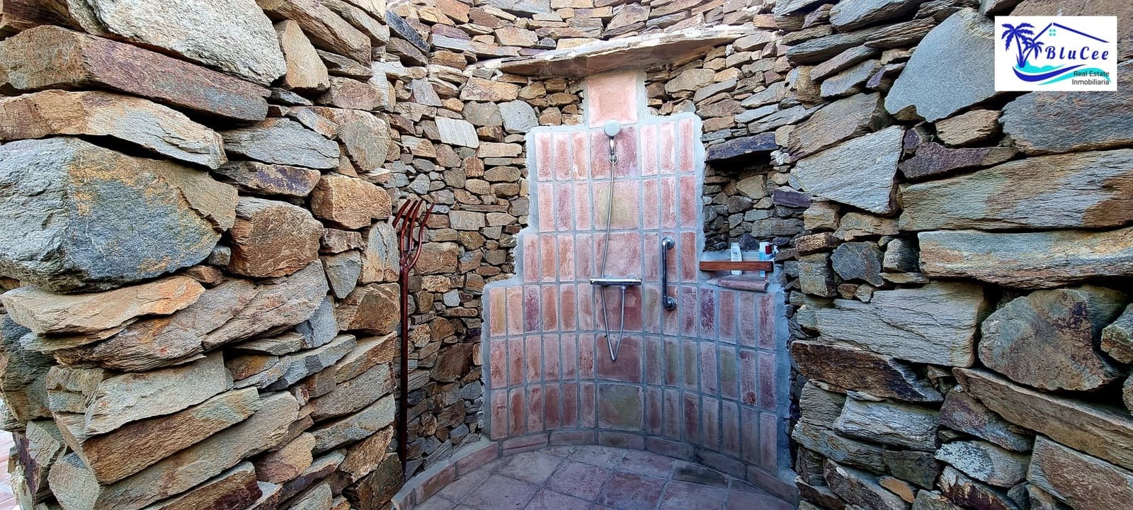 6 soveværelse Finca/Landehus til salg i Sayalonga med swimmingpool garage - € 890.000 (Ref: 8878836)