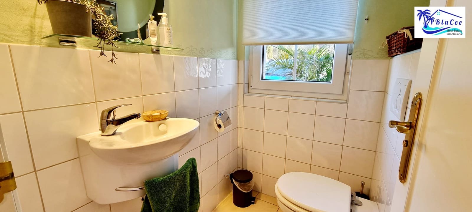 6 soveværelse Finca/Landehus til salg i Sayalonga med swimmingpool garage - € 890.000 (Ref: 8878836)