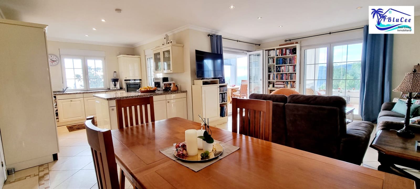 6 soveværelse Finca/Landehus til salg i Sayalonga med swimmingpool garage - € 890.000 (Ref: 8878836)