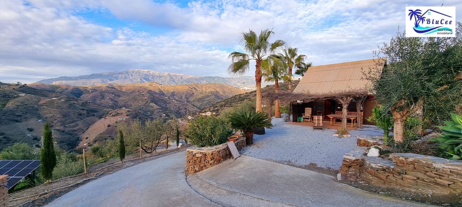 6 soveværelse Finca/Landehus til salg i Sayalonga med swimmingpool garage - € 890.000 (Ref: 8878836)