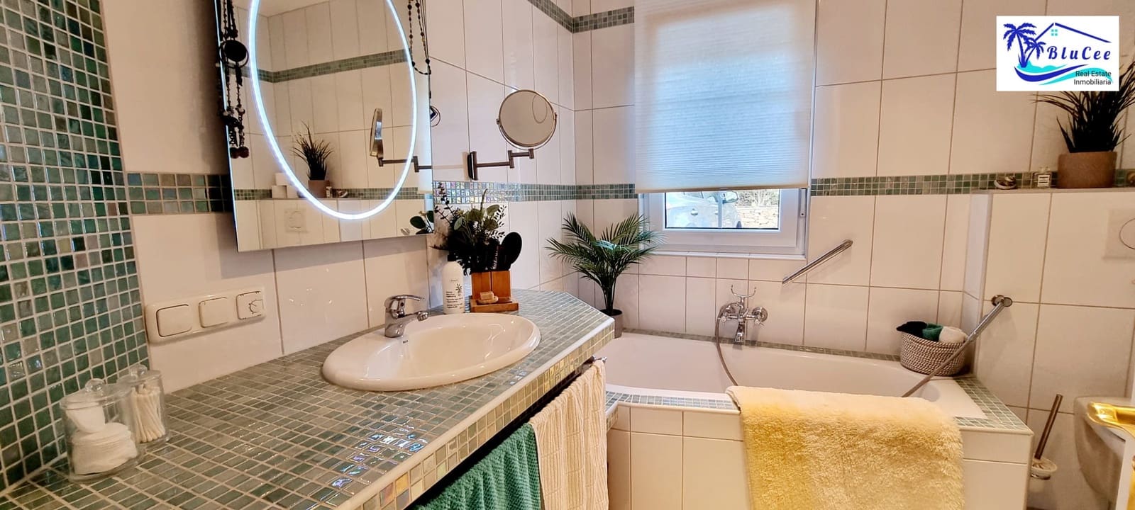 6 soveværelse Finca/Landehus til salg i Sayalonga med swimmingpool garage - € 890.000 (Ref: 8878836)