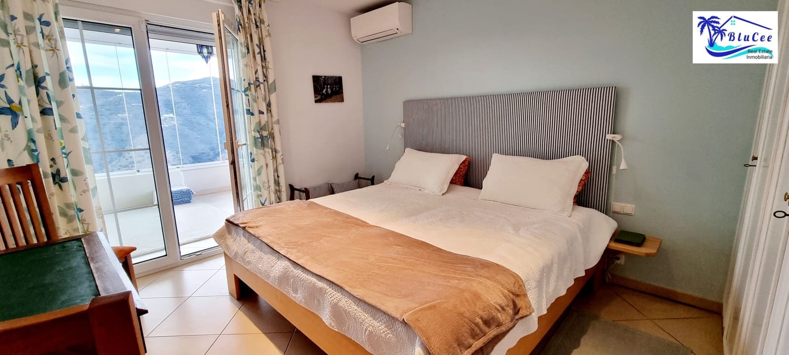 6 soveværelse Finca/Landehus til salg i Sayalonga med swimmingpool garage - € 890.000 (Ref: 8878836)