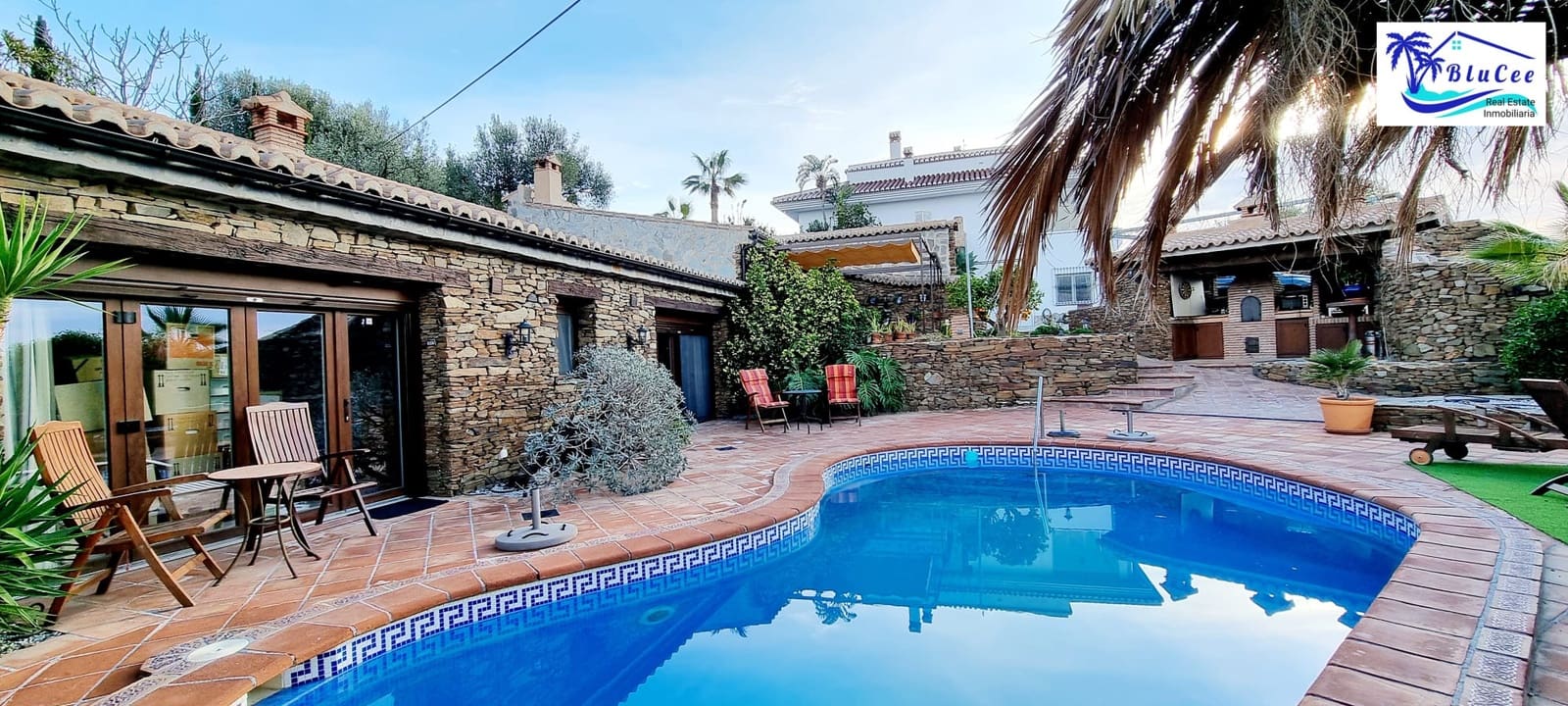 6 soveværelse Finca/Landehus til salg i Sayalonga med swimmingpool garage - € 890.000 (Ref: 8878836)