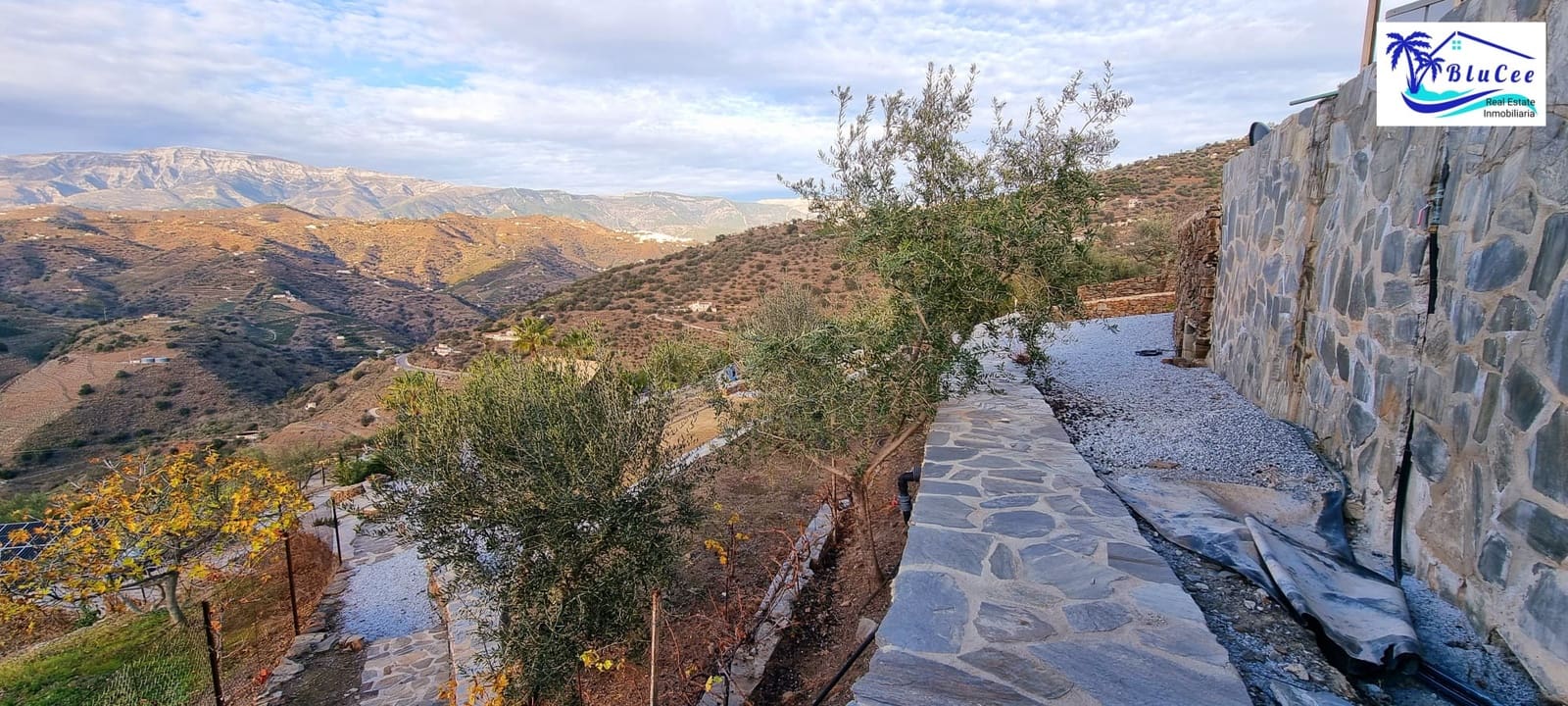 6 soveværelse Finca/Landehus til salg i Sayalonga med swimmingpool garage - € 890.000 (Ref: 8878836)