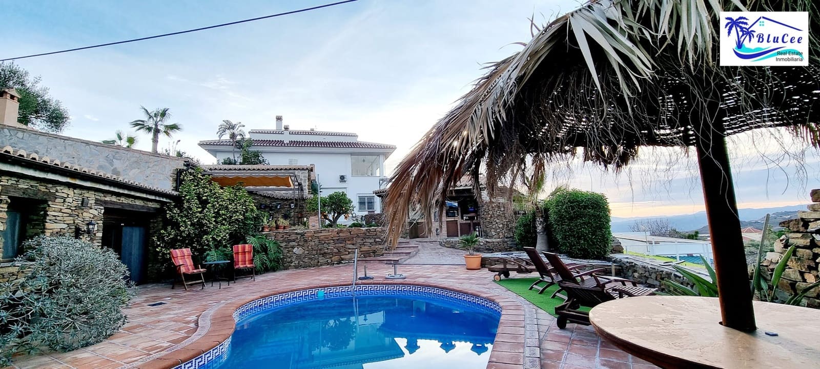 6 soveværelse Finca/Landehus til salg i Sayalonga med swimmingpool garage - € 890.000 (Ref: 8878836)