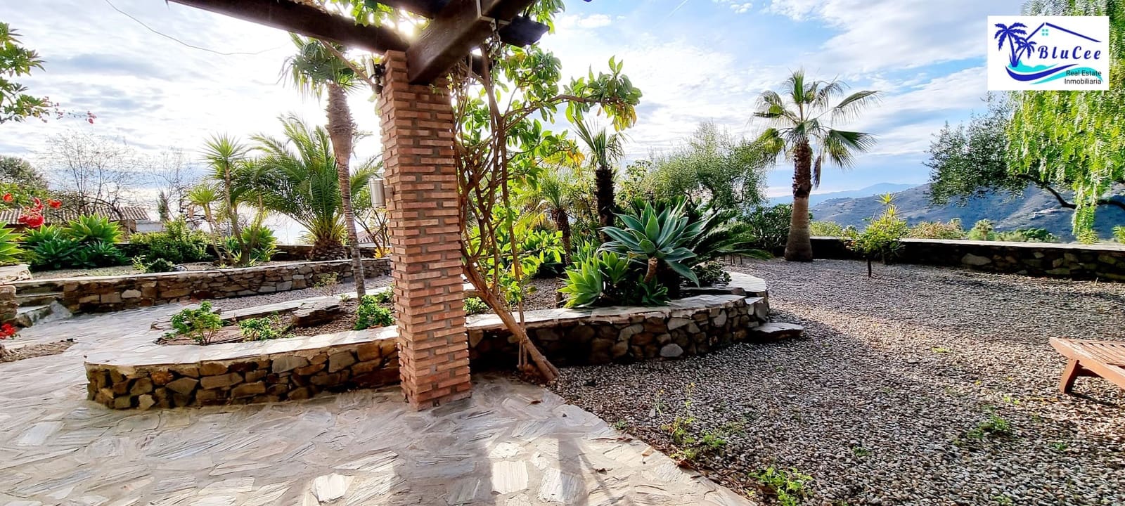 6 soveværelse Finca/Landehus til salg i Sayalonga med swimmingpool garage - € 890.000 (Ref: 8878836)