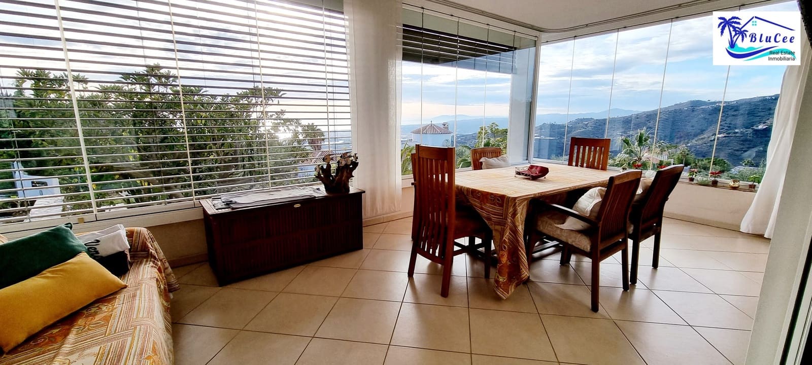 6 soveværelse Finca/Landehus til salg i Sayalonga med swimmingpool garage - € 890.000 (Ref: 8878836)