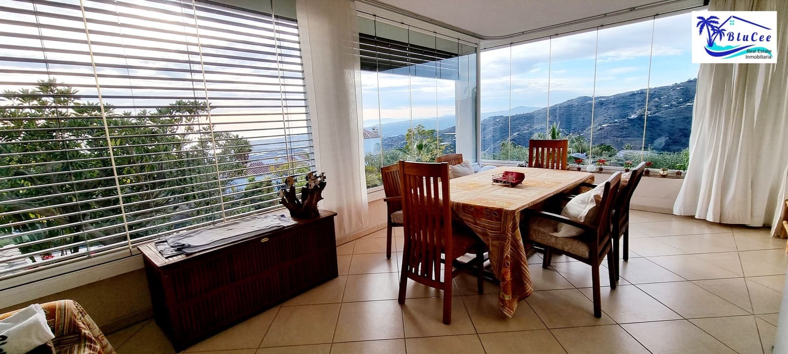 6 soveværelse Finca/Landehus til salg i Sayalonga med swimmingpool garage - € 890.000 (Ref: 8878836)