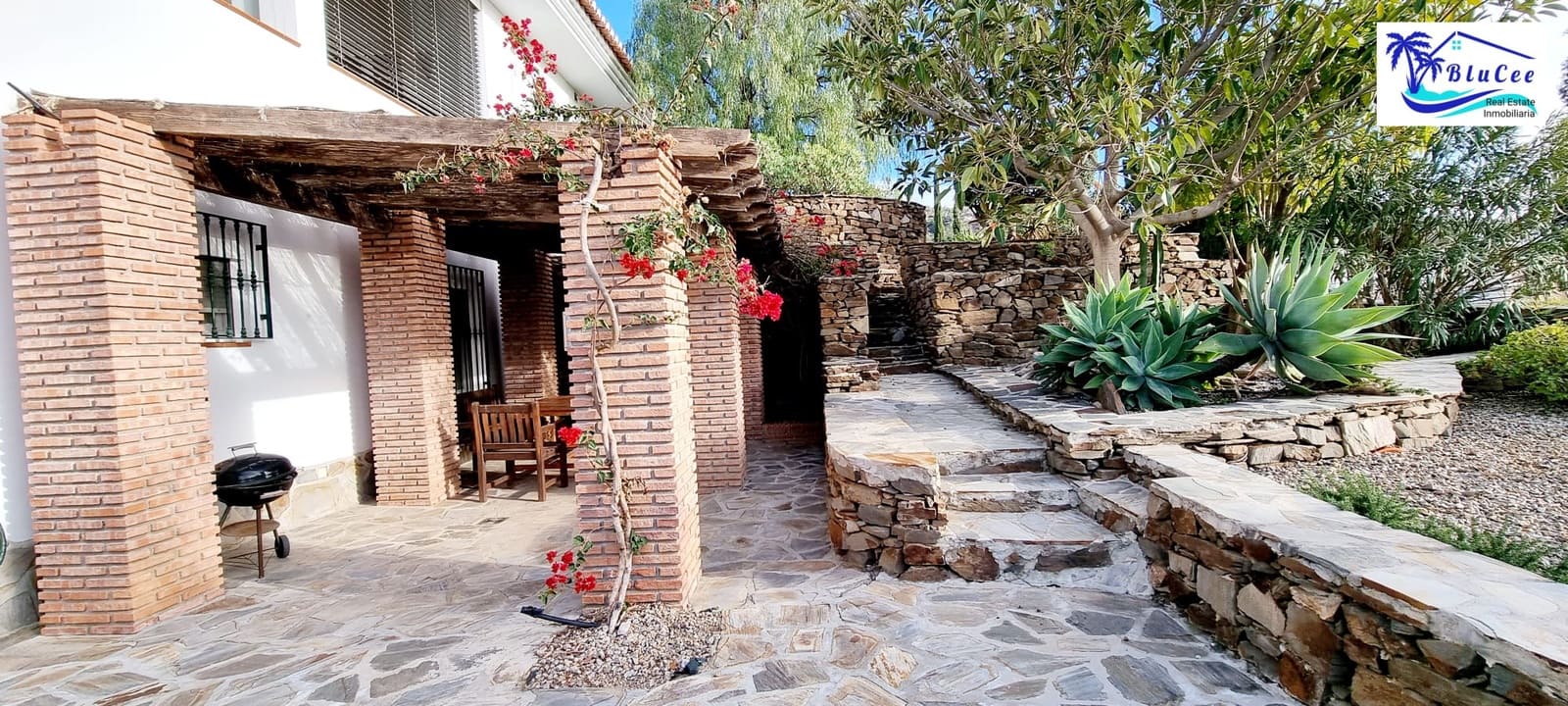 6 soveværelse Finca/Landehus til salg i Sayalonga med swimmingpool garage - € 890.000 (Ref: 8878836)