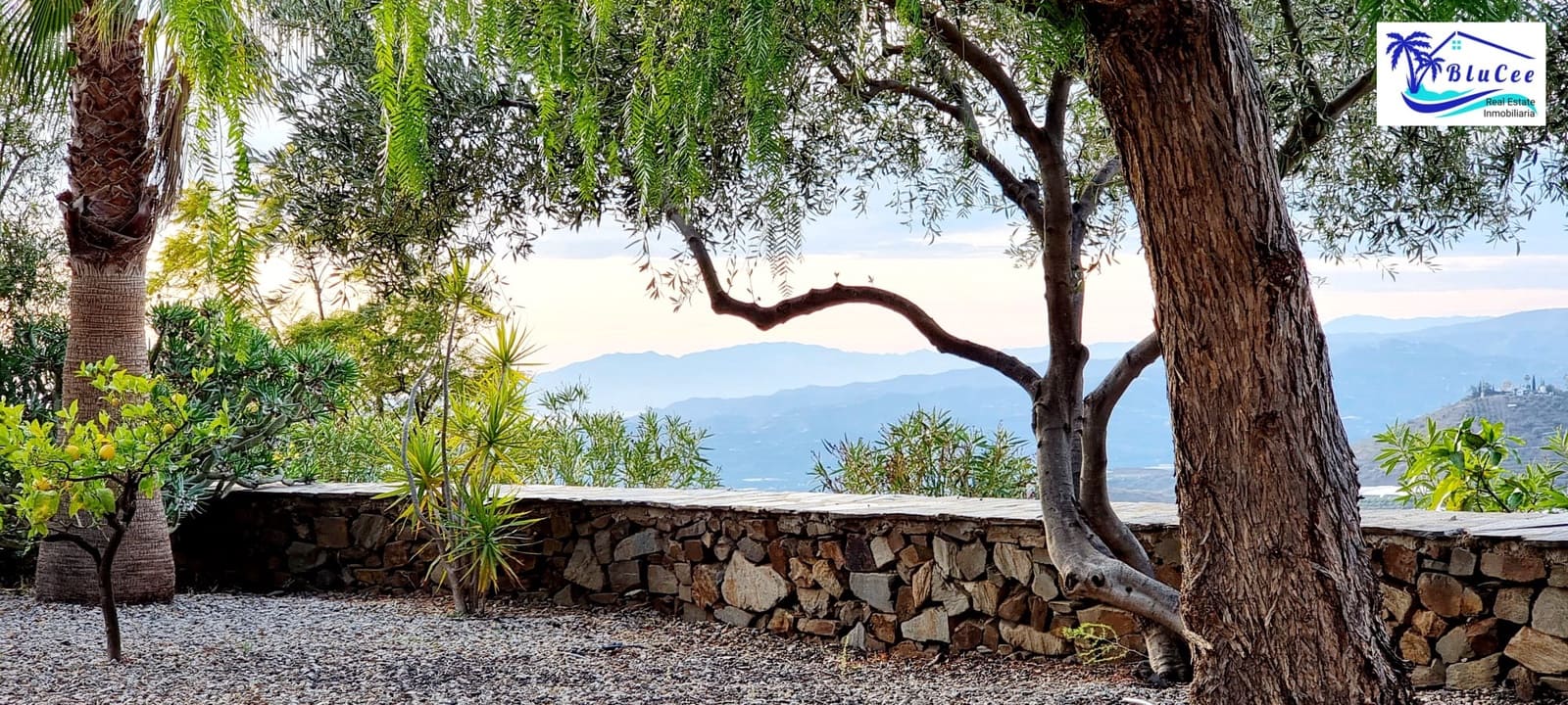 6 soveværelse Finca/Landehus til salg i Sayalonga med swimmingpool garage - € 890.000 (Ref: 8878836)