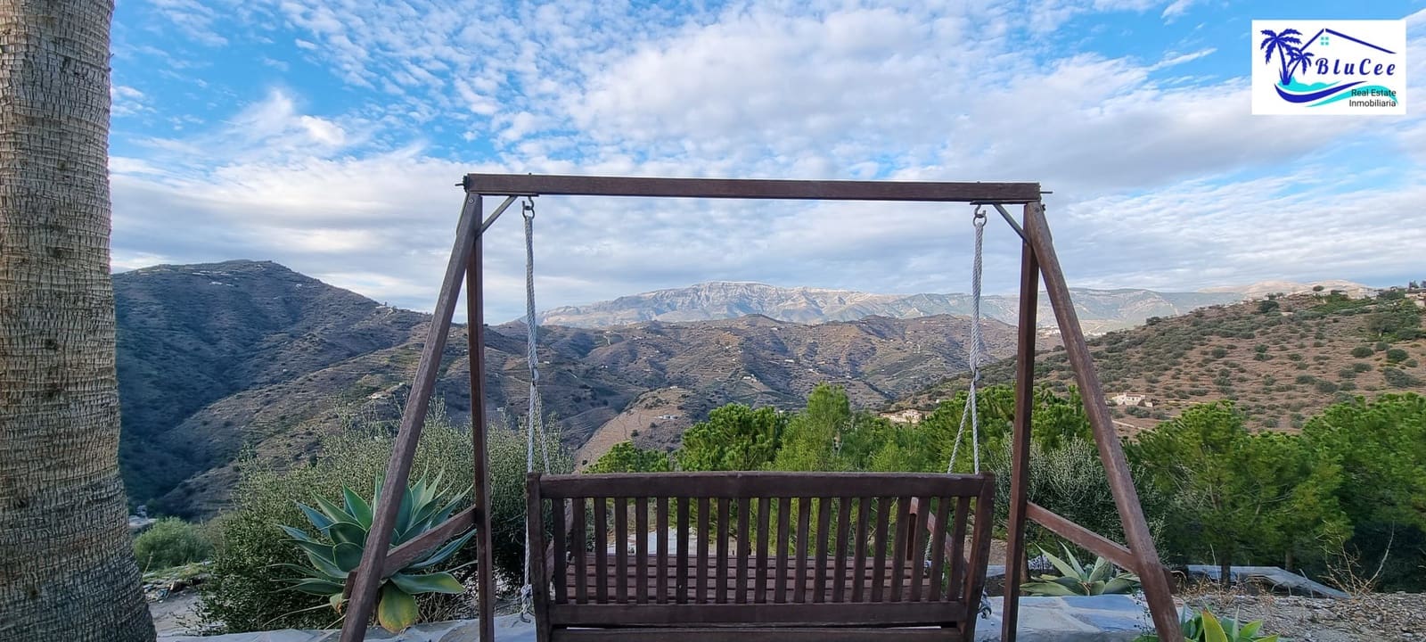 6 soveværelse Finca/Landehus til salg i Sayalonga med swimmingpool garage - € 890.000 (Ref: 8878836)