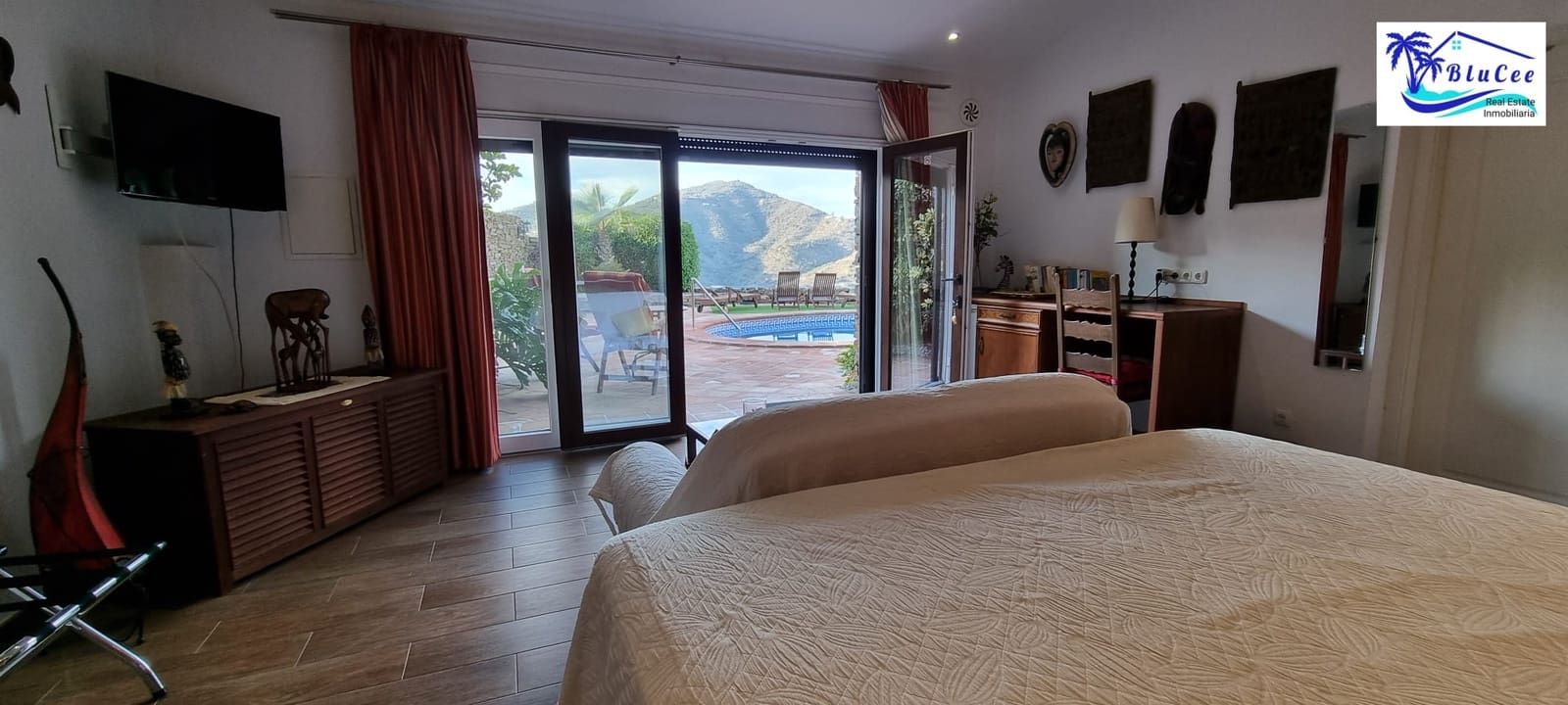 6 soveværelse Finca/Landehus til salg i Sayalonga med swimmingpool garage - € 890.000 (Ref: 8878836)