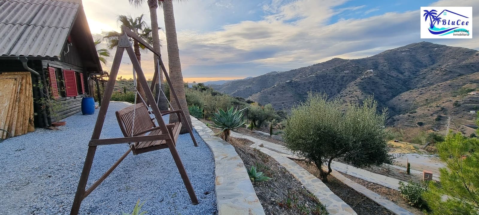 6 soveværelse Finca/Landehus til salg i Sayalonga med swimmingpool garage - € 890.000 (Ref: 8878836)