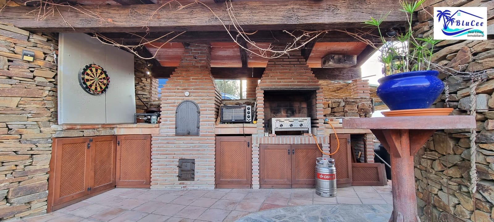 6 soveværelse Finca/Landehus til salg i Sayalonga med swimmingpool garage - € 890.000 (Ref: 8878836)