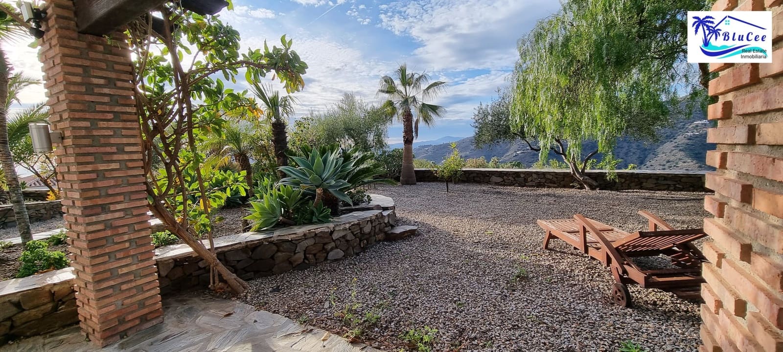 6 soveværelse Finca/Landehus til salg i Sayalonga med swimmingpool garage - € 890.000 (Ref: 8878836)