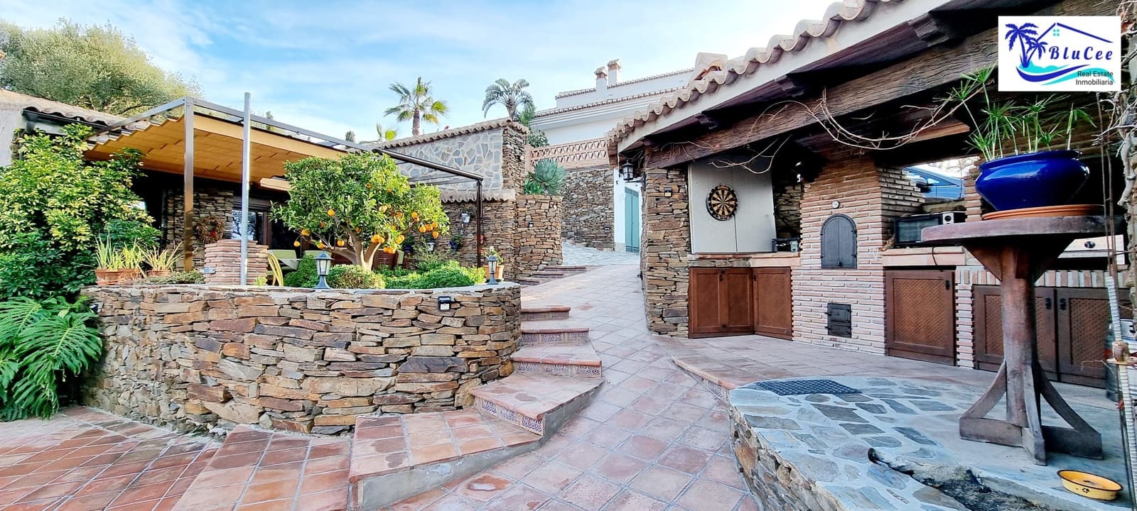 6 soveværelse Finca/Landehus til salg i Sayalonga med swimmingpool garage - € 890.000 (Ref: 8878836)