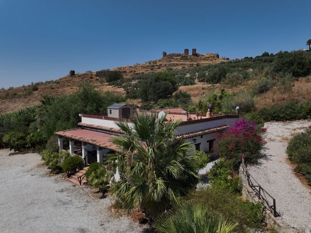 3 chambre Finca/Maison de Campagne à vendre à Alcaucín avec piscine garage - 495 000 € (Ref: 8904040)