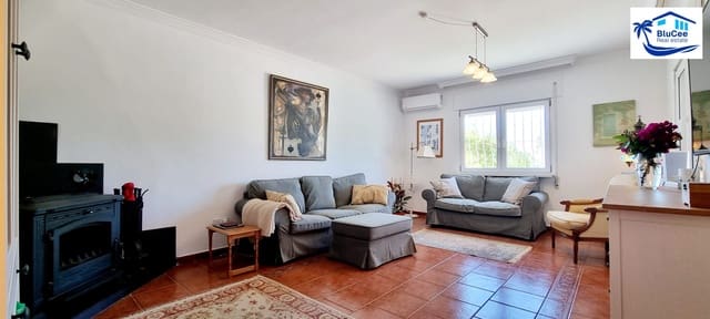 3 sypialnia Willa na sprzedaż w Venta Baja, Alcaucín z basenem garażem - 397 500 € (Ref: 9000136)