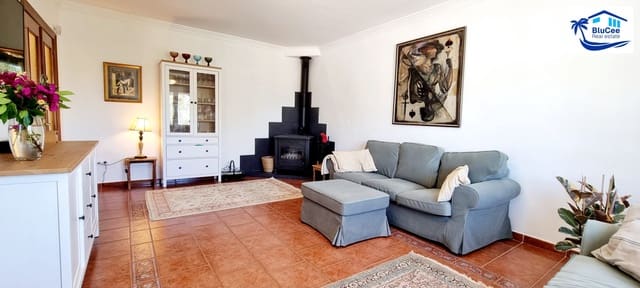 3 sypialnia Willa na sprzedaż w Venta Baja, Alcaucín z basenem garażem - 397 500 € (Ref: 9000136)