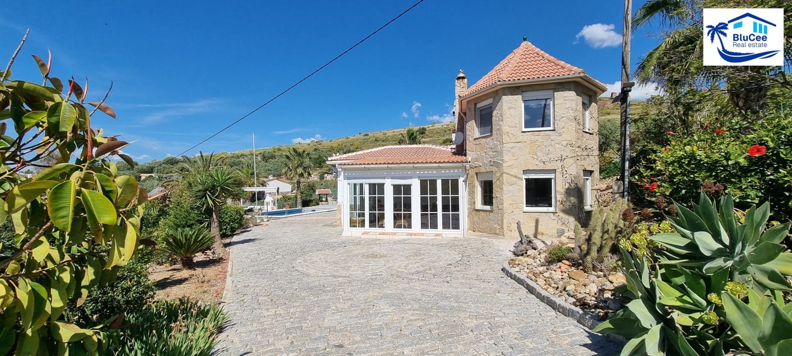 3 soveværelse Villa til salg i Venta Baja med swimmingpool garage - € 397.500 (Ref: 9000136)