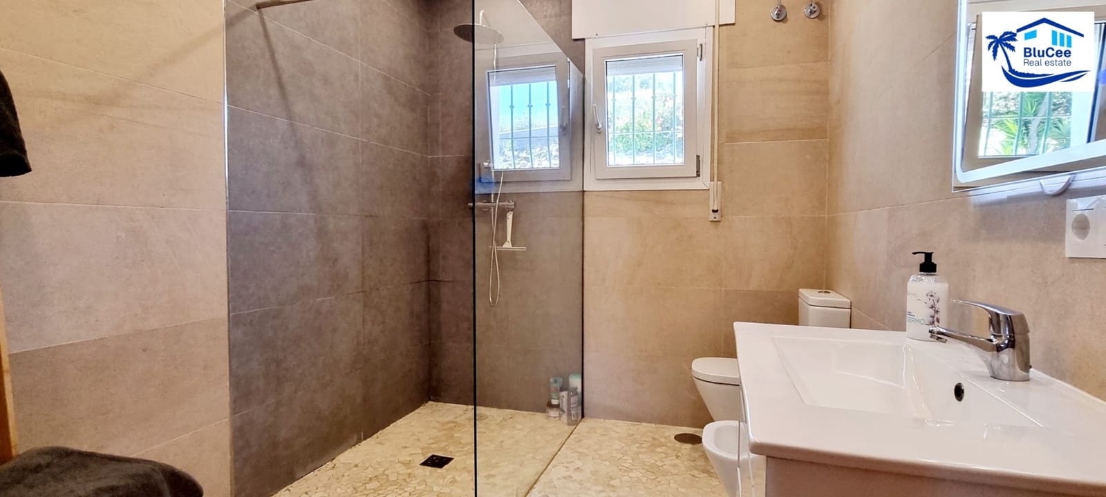 3 soveværelse Villa til salg i Venta Baja med swimmingpool garage - € 397.500 (Ref: 9000136)