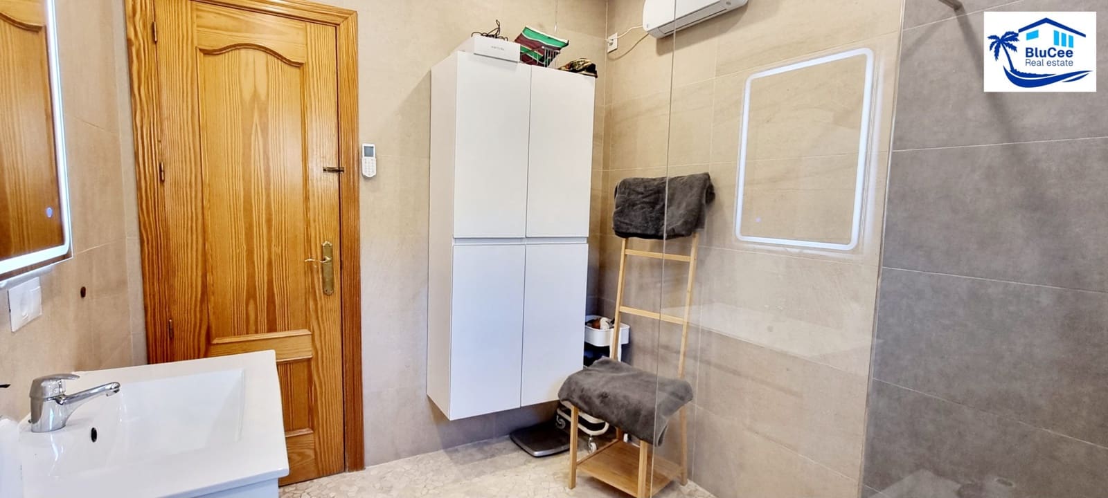 3 soveværelse Villa til salg i Venta Baja med swimmingpool garage - € 397.500 (Ref: 9000136)