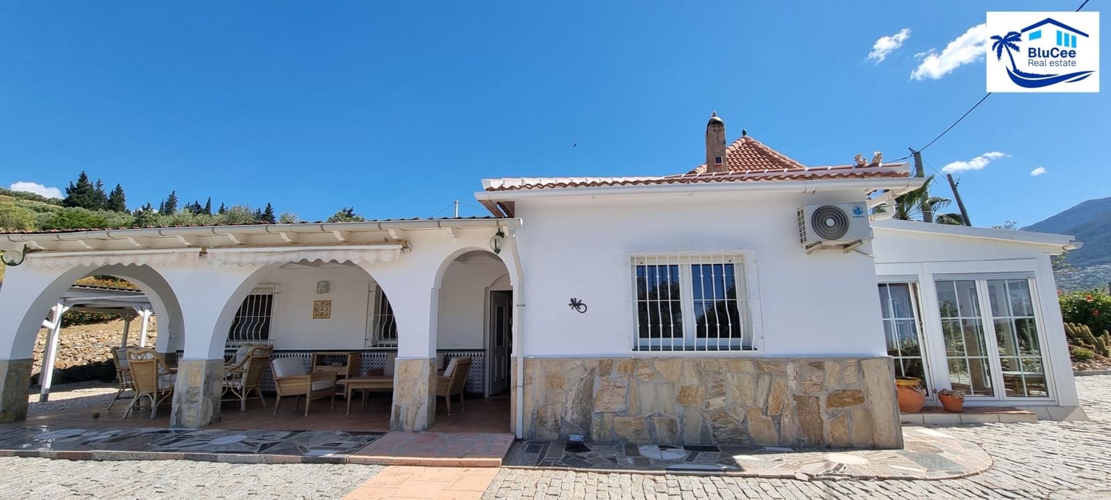 3 soveværelse Villa til salg i Venta Baja med swimmingpool garage - € 397.500 (Ref: 9000136)