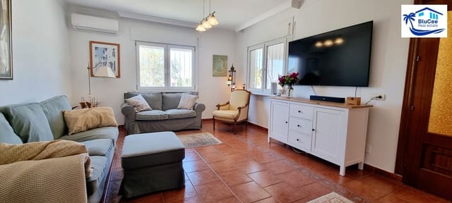 3 sypialnia Willa na sprzedaż w Venta Baja, Alcaucín z basenem garażem - 397 500 € (Ref: 9000136)