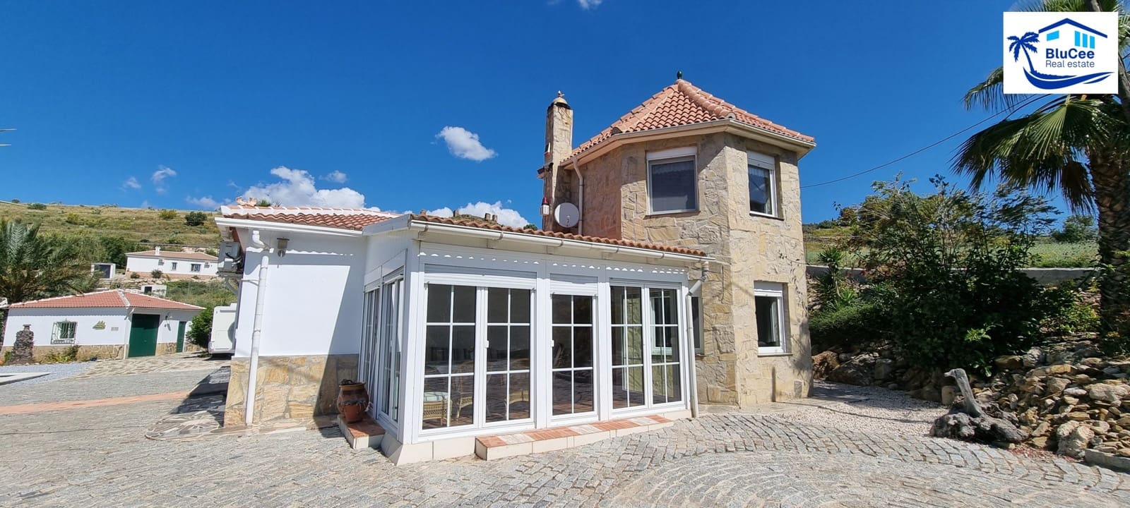 3 soveværelse Villa til salg i Venta Baja med swimmingpool garage - € 397.500 (Ref: 9000136)