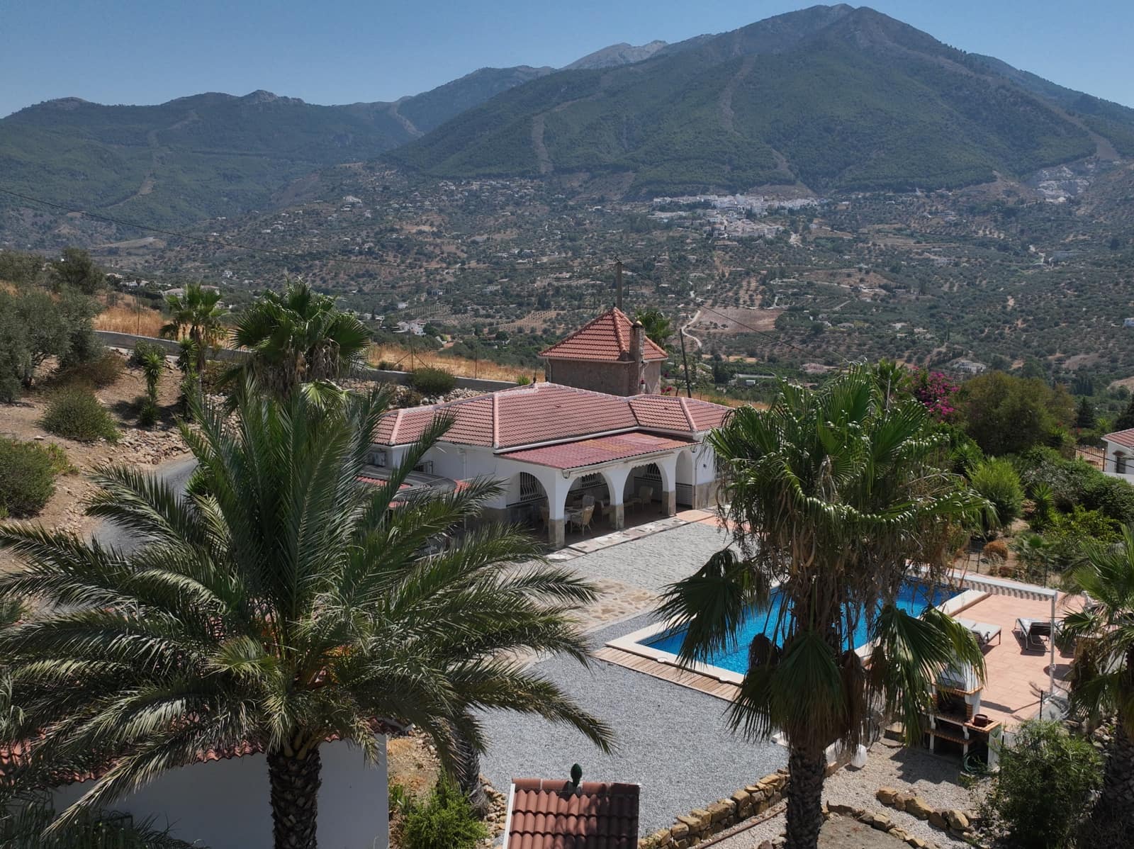 3 soveværelse Villa til salg i Venta Baja med swimmingpool garage - € 397.500 (Ref: 9000136)