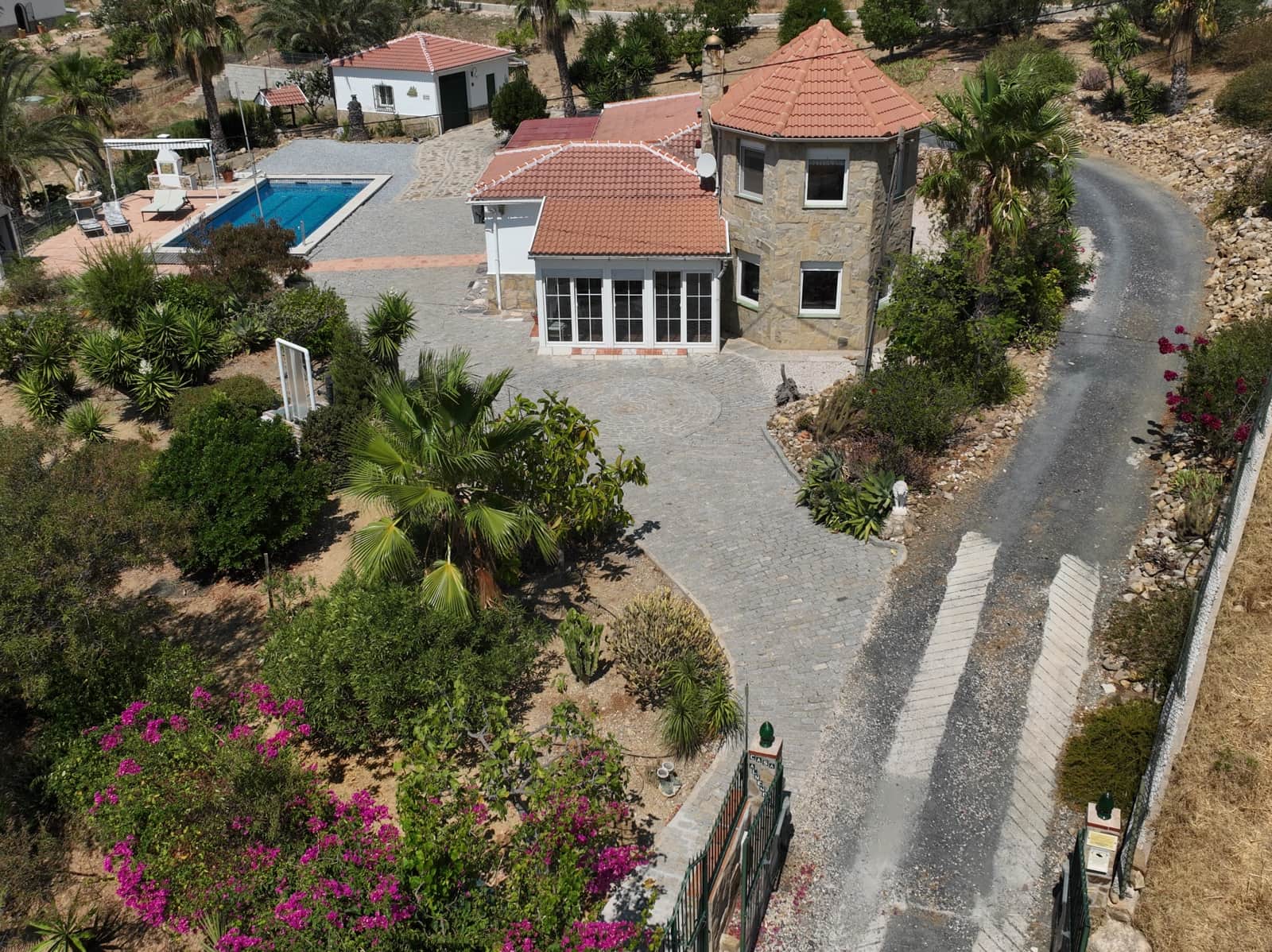 3 soveværelse Villa til salg i Venta Baja med swimmingpool garage - € 397.500 (Ref: 9000136)