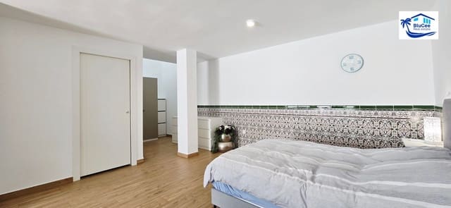 Studio til leje i El Palo, Málaga by - € 950 (Ref: 9030717)