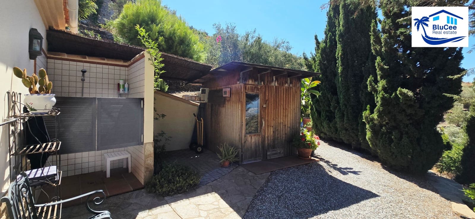 3 soveværelse Villa til salg i Sayalonga med swimmingpool garage - € 740.000 (Ref: 9153280)