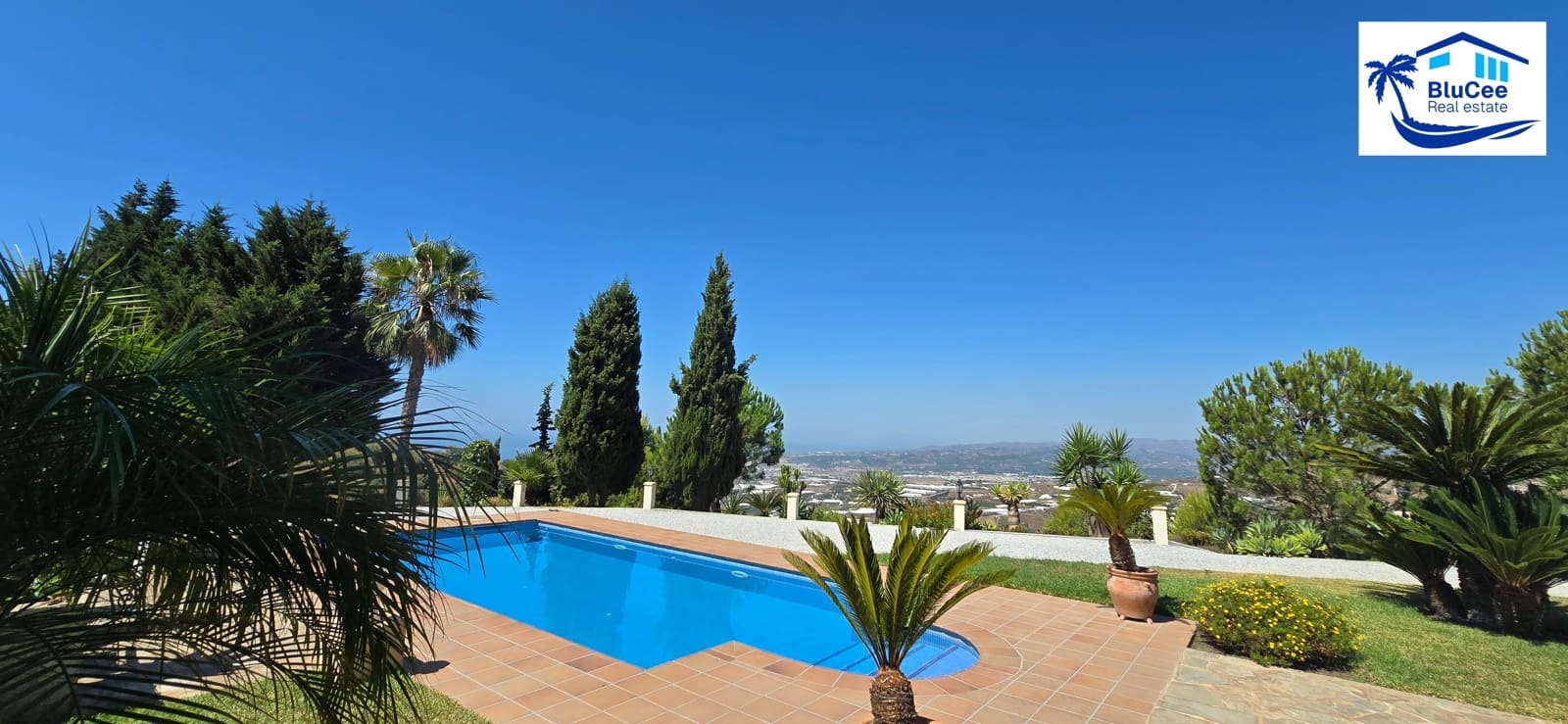 3 soveværelse Villa til salg i Sayalonga med swimmingpool garage - € 740.000 (Ref: 9153280)