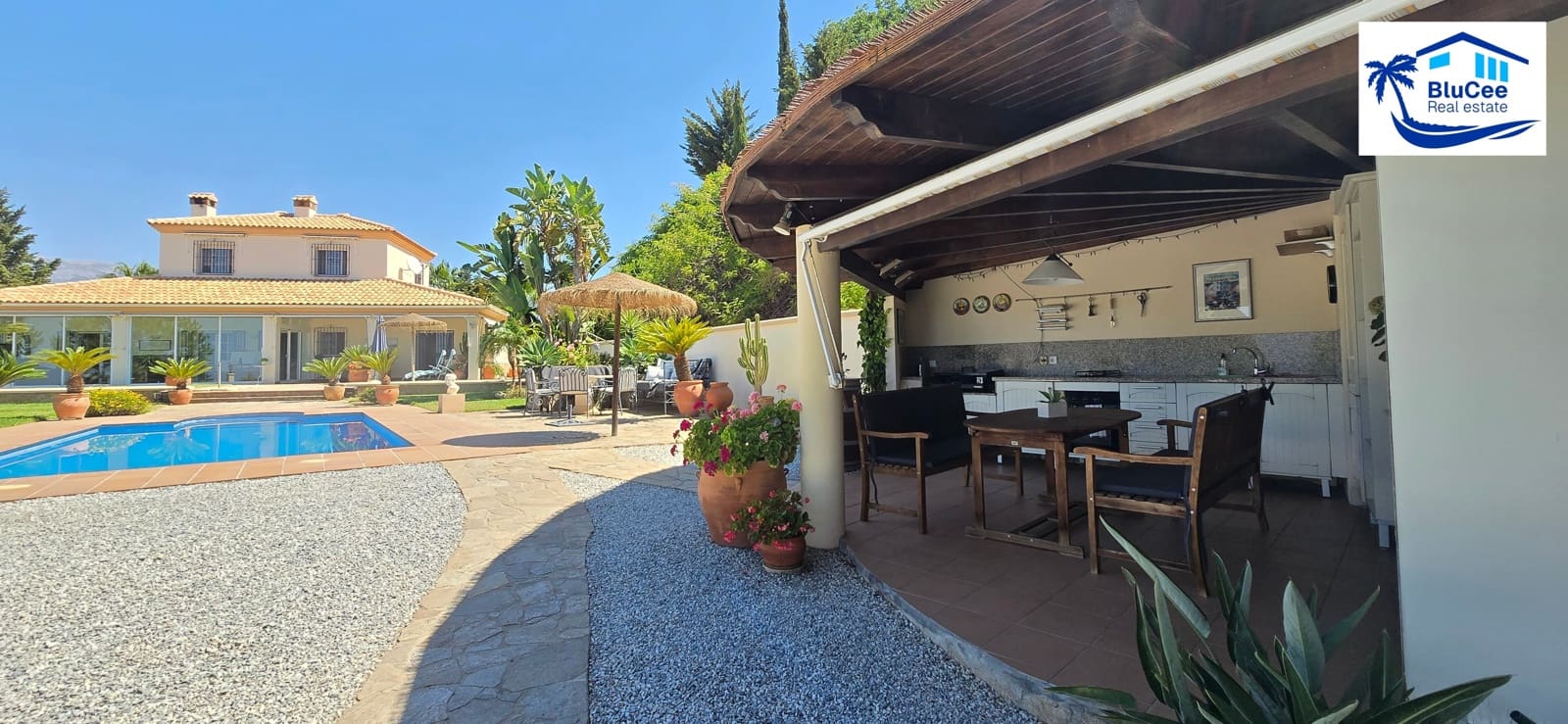 3 soveværelse Villa til salg i Sayalonga med swimmingpool garage - € 740.000 (Ref: 9153280)