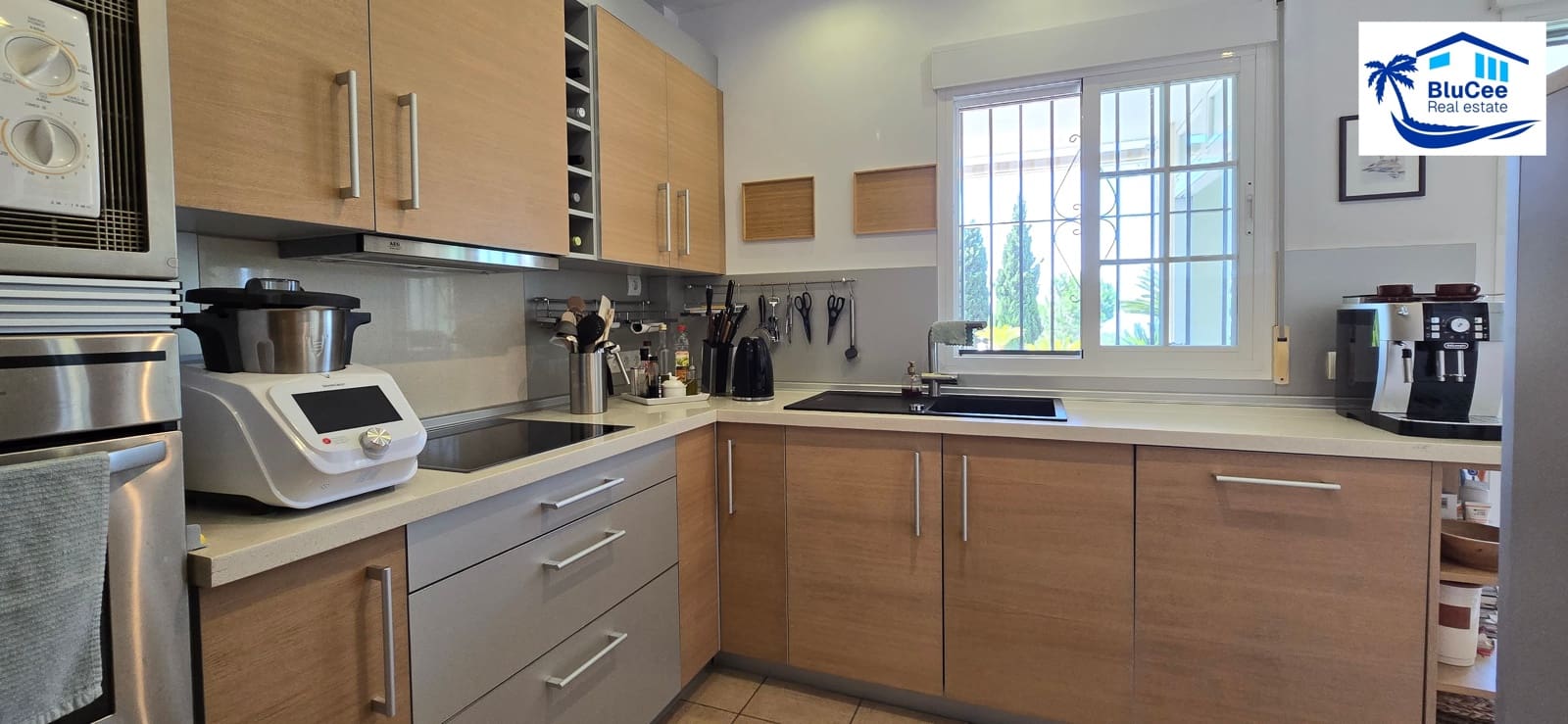 3 soveværelse Villa til salg i Sayalonga med swimmingpool garage - € 740.000 (Ref: 9153280)