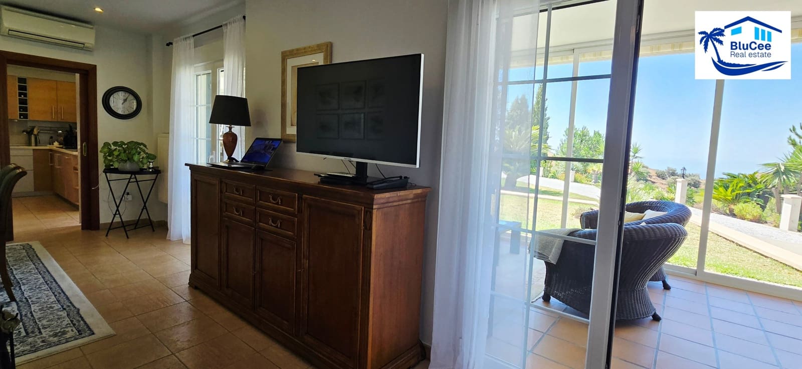 3 soveværelse Villa til salg i Sayalonga med swimmingpool garage - € 740.000 (Ref: 9153280)