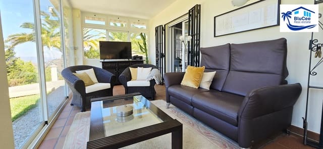 3 sovrum Villa till salu i Sayalonga med pool garage - 740 000 € (Ref: 9153280)