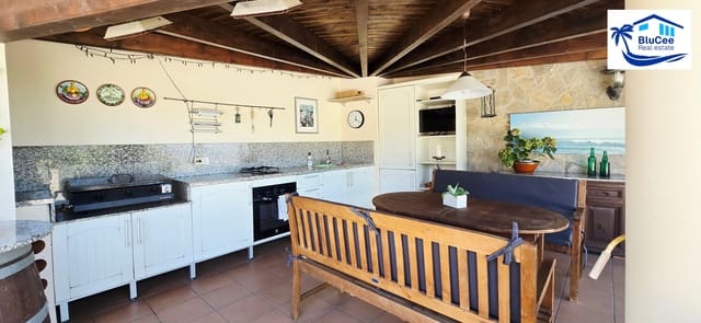 3 sovrum Villa till salu i Sayalonga med pool garage - 740 000 € (Ref: 9153280)