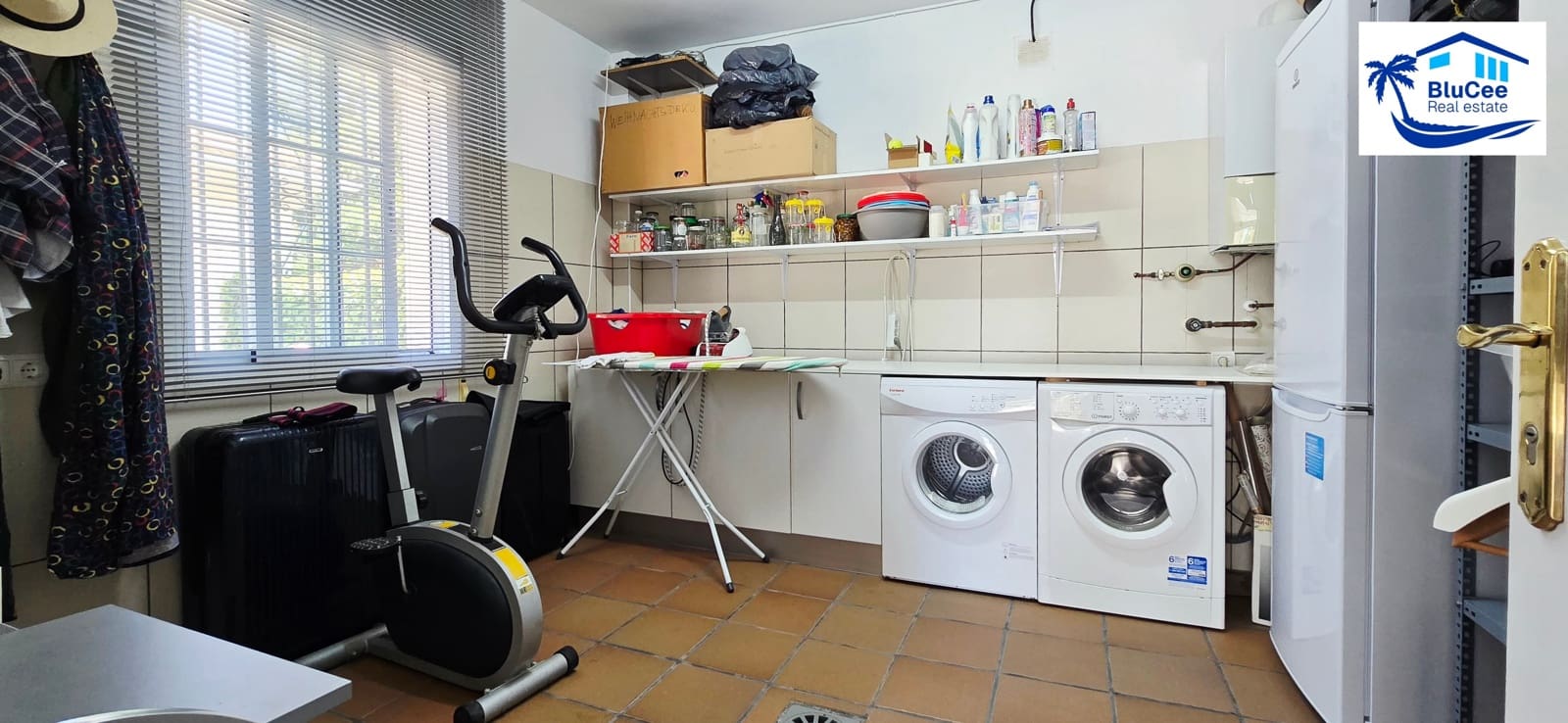 3 soveværelse Villa til salg i Sayalonga med swimmingpool garage - € 740.000 (Ref: 9153280)