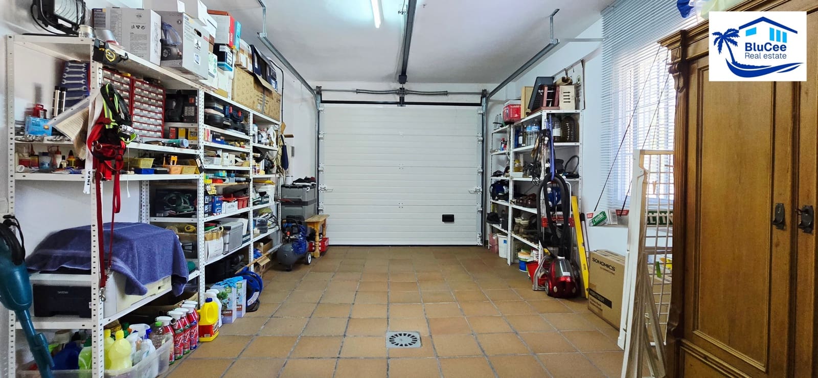 3 soveværelse Villa til salg i Sayalonga med swimmingpool garage - € 740.000 (Ref: 9153280)