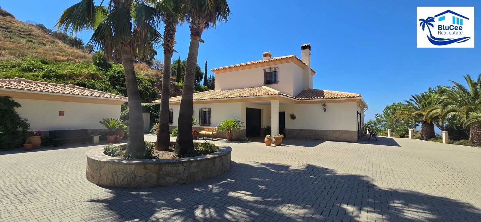 3 soveværelse Villa til salg i Sayalonga med swimmingpool garage - € 740.000 (Ref: 9153280)