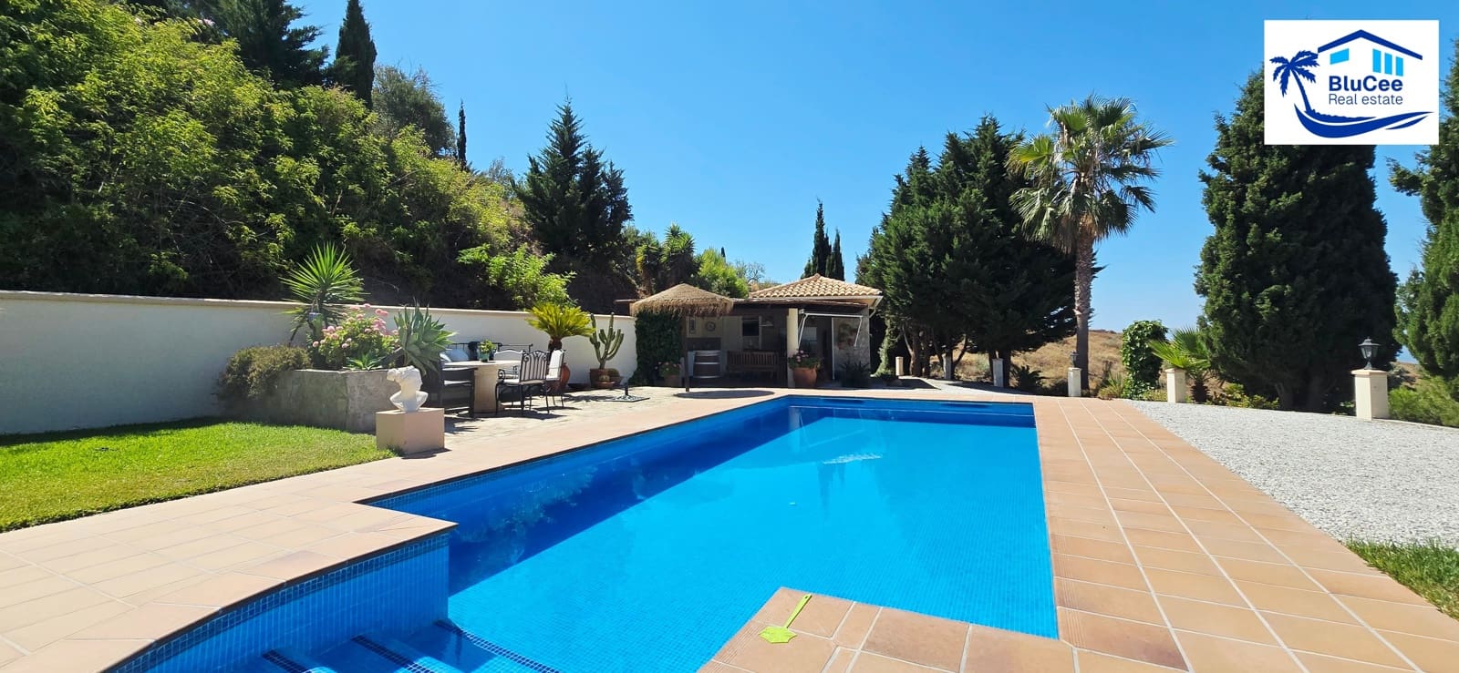 3 soveværelse Villa til salg i Sayalonga med swimmingpool garage - € 740.000 (Ref: 9153280)