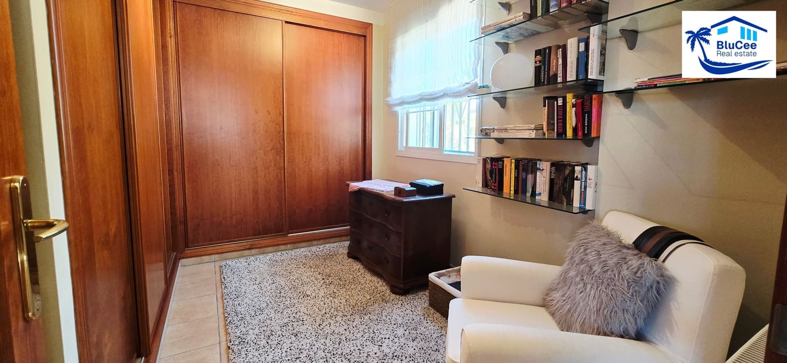 3 soveværelse Villa til salg i Sayalonga med swimmingpool garage - € 740.000 (Ref: 9153280)