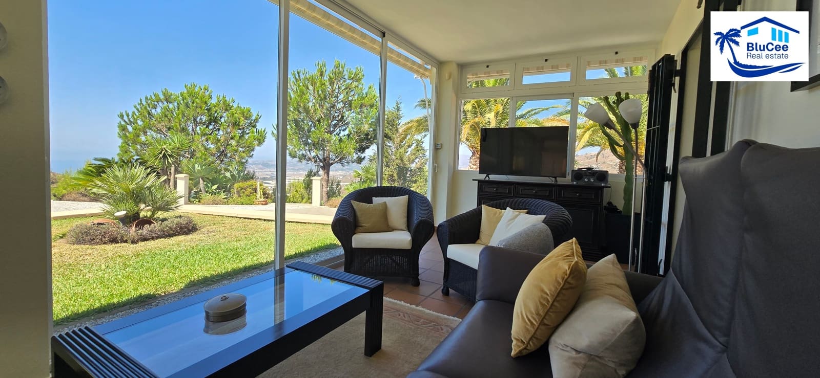 3 soveværelse Villa til salg i Sayalonga med swimmingpool garage - € 740.000 (Ref: 9153280)