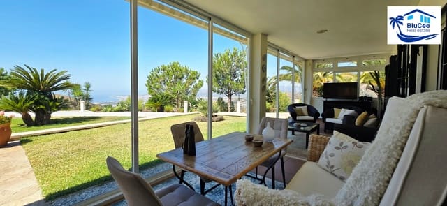 3 sovrum Villa till salu i Sayalonga med pool garage - 740 000 € (Ref: 9153280)