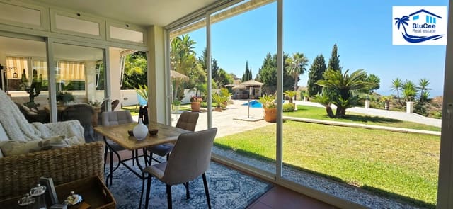 3 sovrum Villa till salu i Sayalonga med pool garage - 740 000 € (Ref: 9153280)