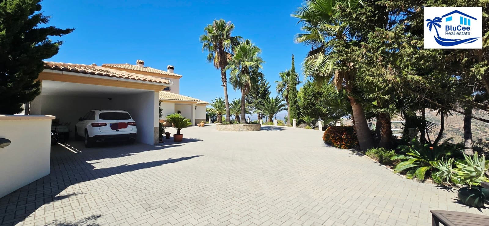 3 soveværelse Villa til salg i Sayalonga med swimmingpool garage - € 740.000 (Ref: 9153280)