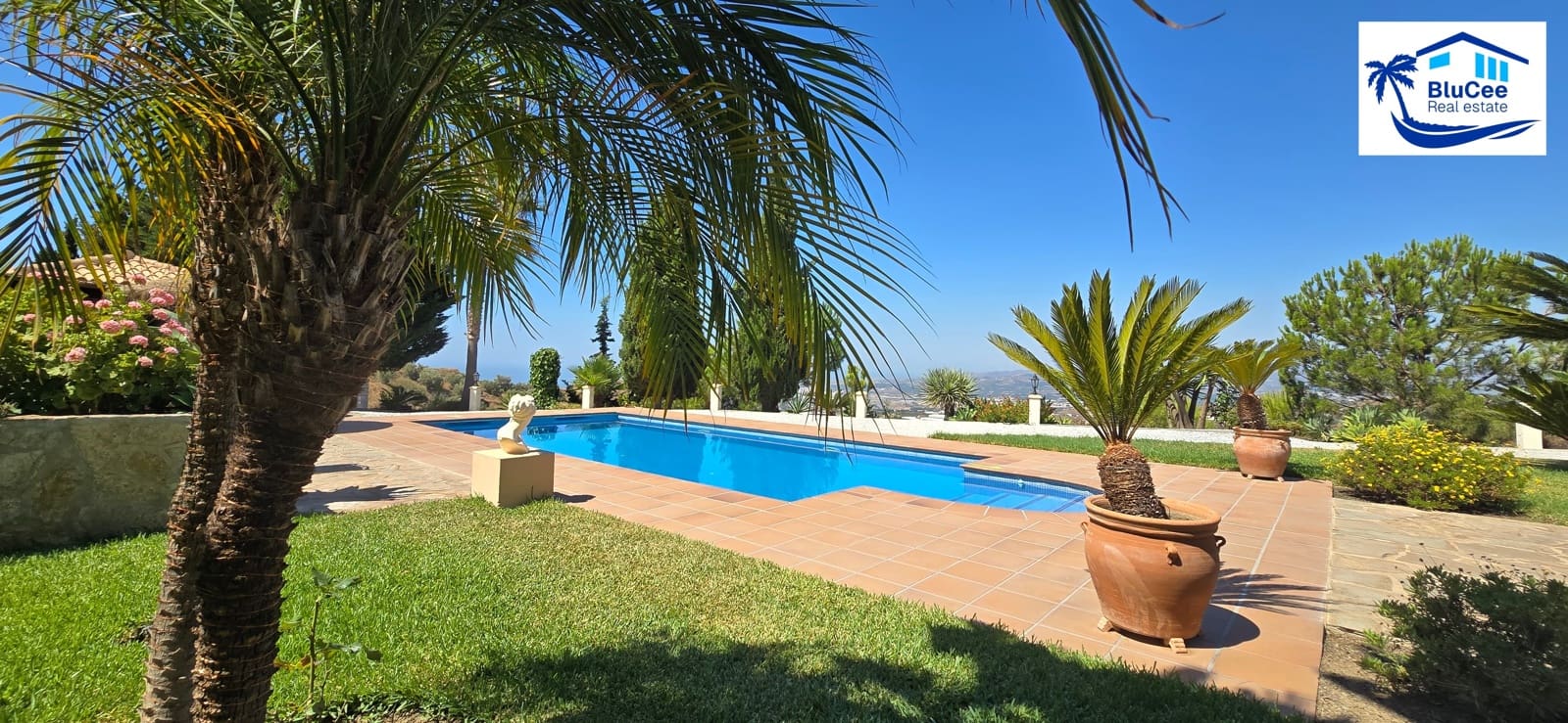 3 soveværelse Villa til salg i Sayalonga med swimmingpool garage - € 740.000 (Ref: 9153280)